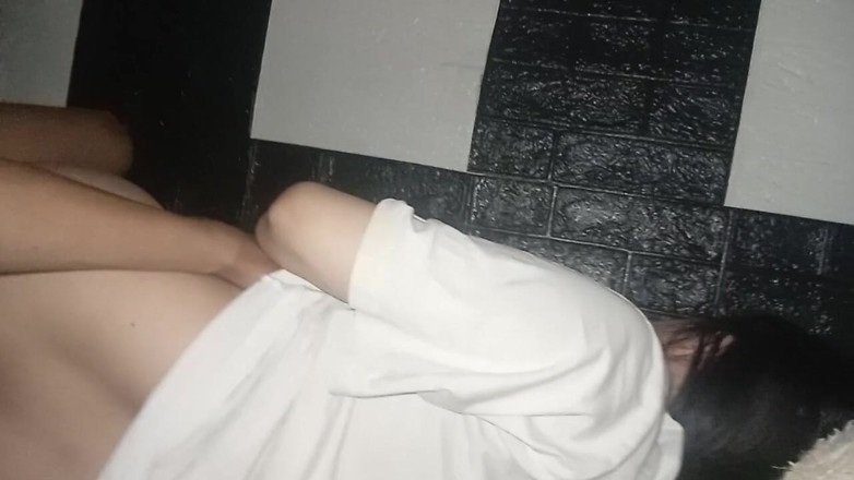 Famly sex: Den glatten arsch einer asiatischen jungfrau ficken