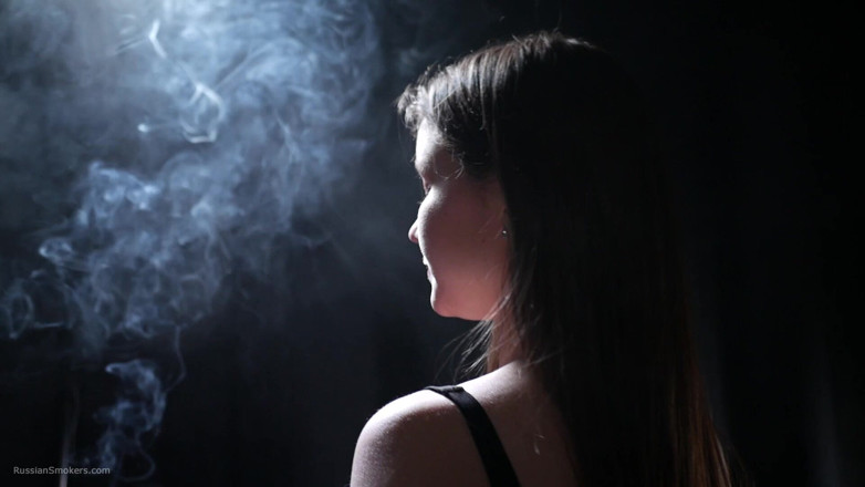Russian Smokers: Slow Smoking Seduction - Smoke, Curves &amp; Control