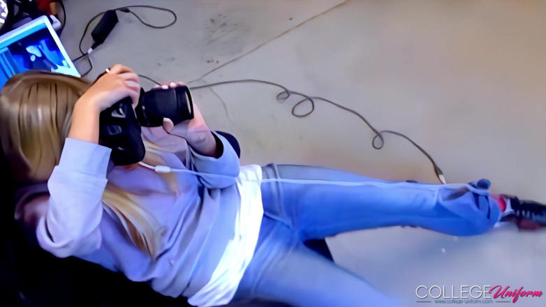 College Uniform: Focení s Candice Collyer, Hayley-marie