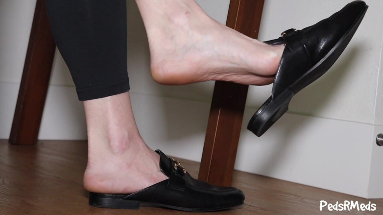 PedsRMeds: Brandy Elliott Dangling Her Mules