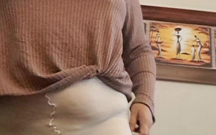 Mommy big hairy pussy: MiLF naturale con alcuni vestiti