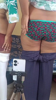 Irmãs videochamadas com namorado