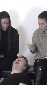 Olga e Natasa fumano