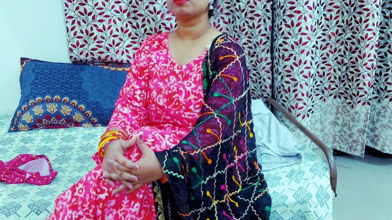Desi Pari Bhabhi: L'arrapante matrigna XXX scopata duramente fino all'orgasmo con audio hindi...