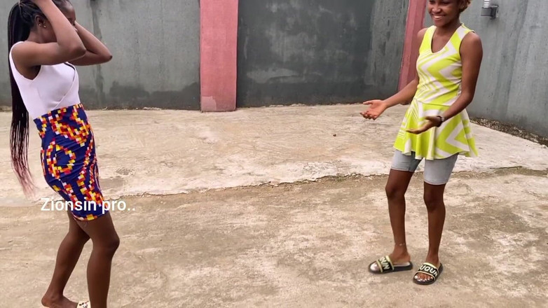 Zion: Africké dívky hrají místní hru venku