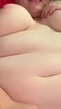 Seks oyuncakları çifte penetrasyon ve orgazm çığlıkları