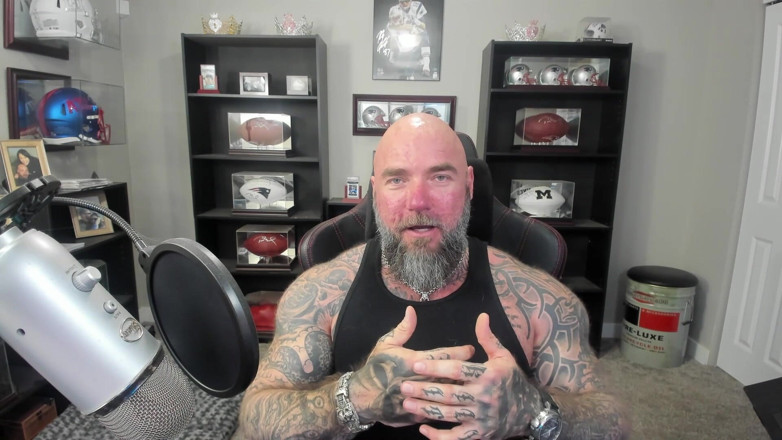 Raw and Uncensored with Masculine Jason: Tento člověk vám zničí život!
