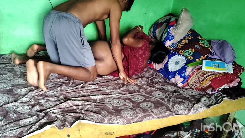Rubi roy: Bhabhi Mengisap Tanah