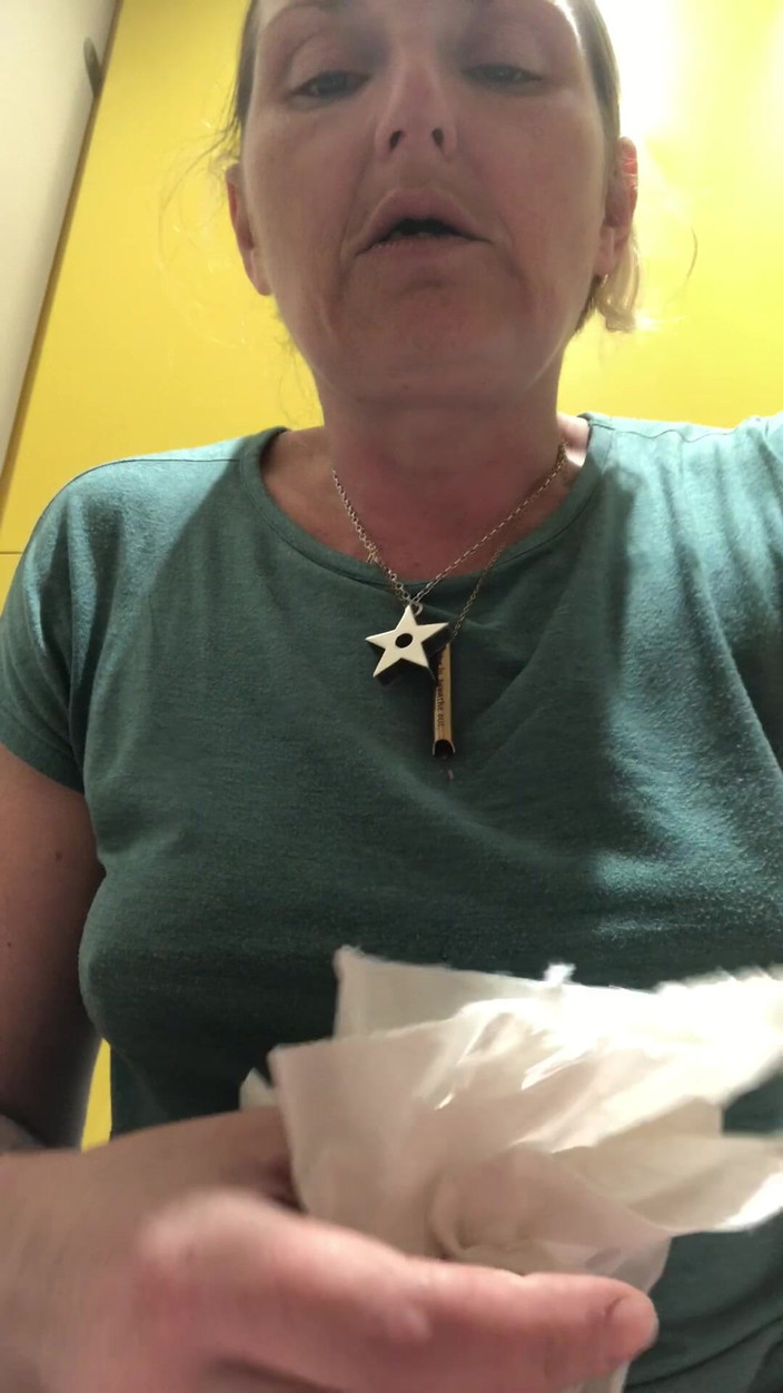 Pissing Paradise: Kencing Sangat Cepat Dalam Perjalanan Pulang Dari Bandara Setelah Lebih...