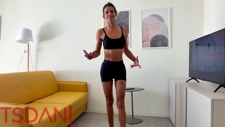 Tsdanisantos1: Ciao amore mio, alleniamoci a casa, travestito pauzuda che si...