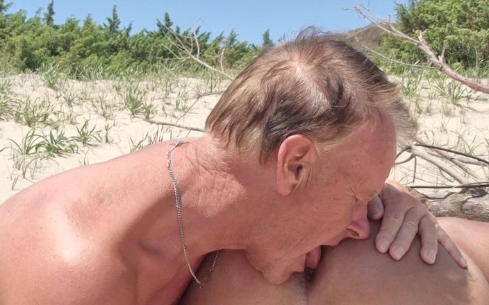 Gigi and David: Spiaggia nudista stripchat sex show gigindave shemale fidanzata incontro pubblico 4K 20250519...