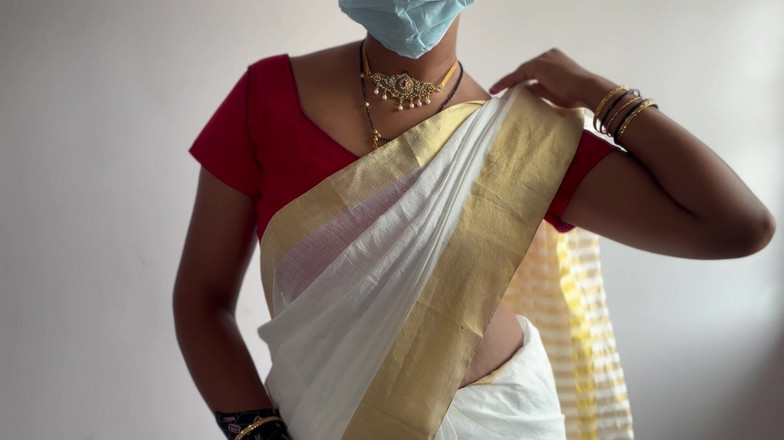 Mary V: Mătușă indiancă sexy în sari se fute cu mătușa indiană în sari