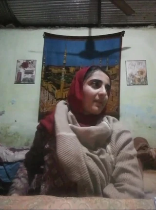 Czn'im göğüslerini gösteriyor