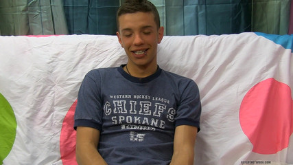 Lollipop Twinks: Všechny úsměvy s Ryanem Sharpem