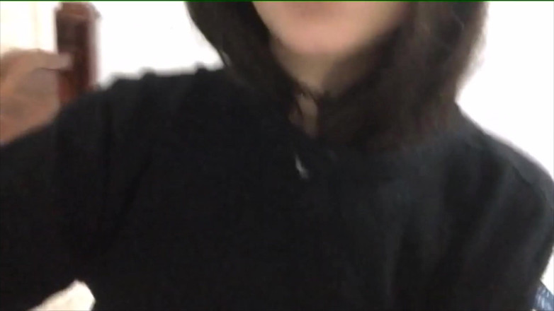 Adorable Teen: Spogliarsi per mostrarti il mio seno, la mia figa e...