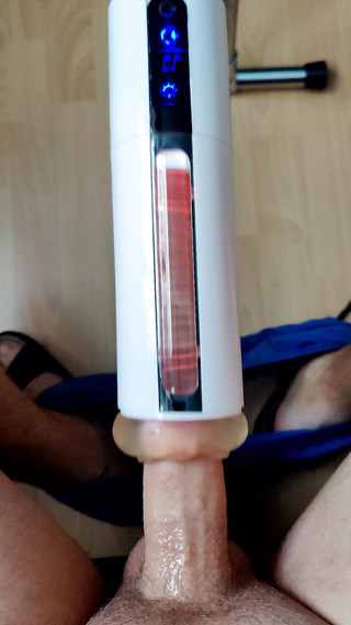 One2chris: Vibrující selfsucking Fleshlight kundička namontovaná na hismith šukací stroj, málem jsem...