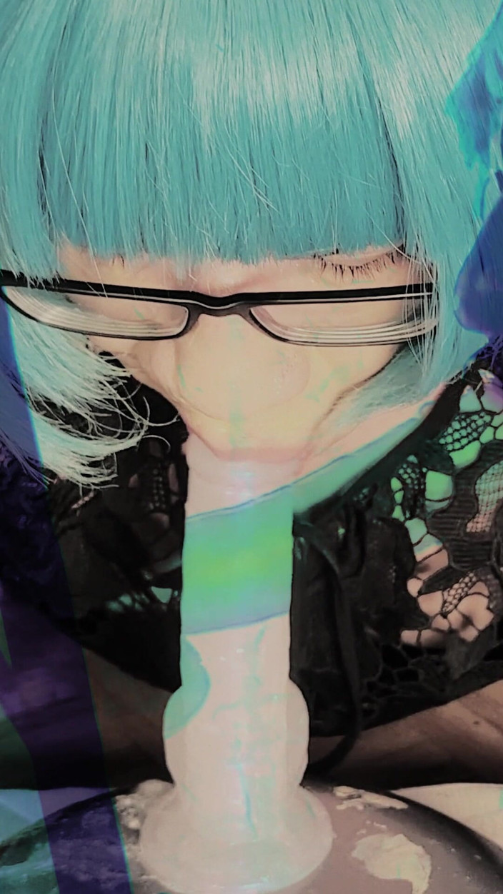 kandiKane: Sexy puta mariquita Kandi fumando &amp; succión descuidada