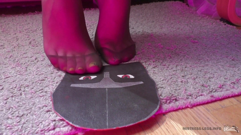 Mistress Legs: Mestra pisando em seu papel de chupado