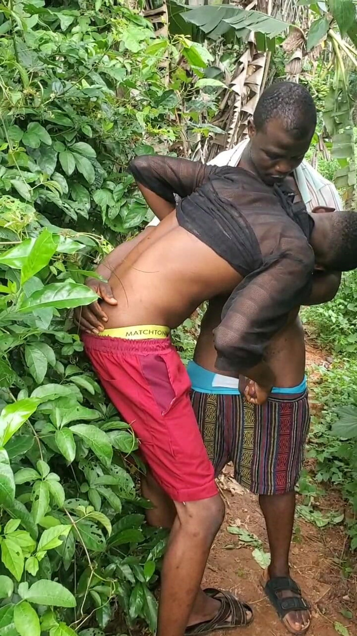 Ayo ass: Menghisap di luar dan melancap