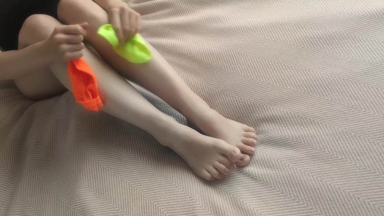 Mooney sweety: My Feet Are in Colorful Mismatched Socks for Pleasure - Hot...