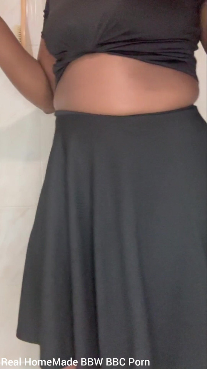 Super sexy ebony cuties: Писсинг в туалете в видео от первого лица, подборка