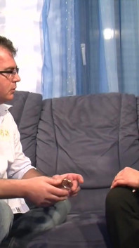Nadržená zralá žena je vyzvednuta na ulici a ošukaná