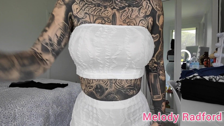 Melody Radford: Sheer siyah iç çamaşırı ve spor salonu taytı melodisi radford onlyfans'ta...