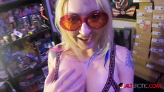 Alt Erotic: Karanténní stříkací festival Leyy Falcon