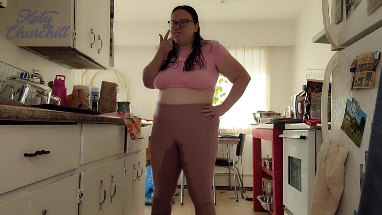 Katy Churchill: Şişman salyalı her yere işiyor