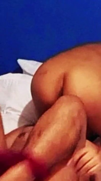 Je suce la chatte de ma demi-sœur pendant que ma belle-mère me suce la bite