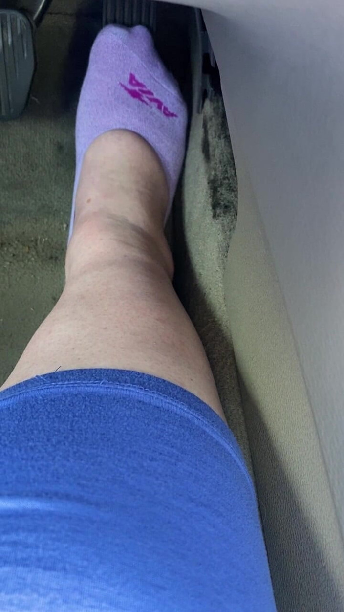 BellaBlast: Pedaal pompen in paarse sokken