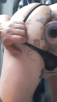 Tunnel Buttplug Stretching