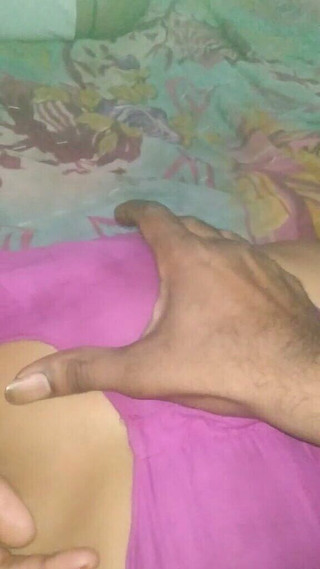 Sexyboy1: Masáž prsou nádherné desi přítelkyně