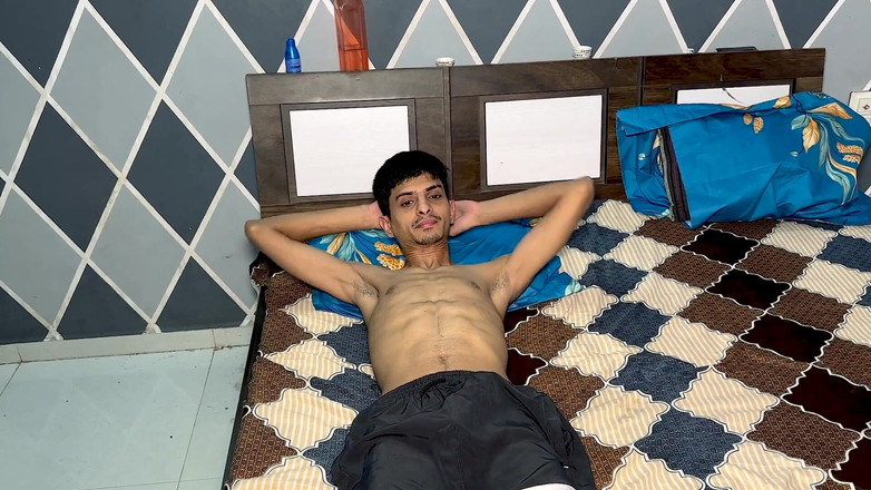 Golupaa: 배다른 오빠와 방을 공유하는 배다른 여동생