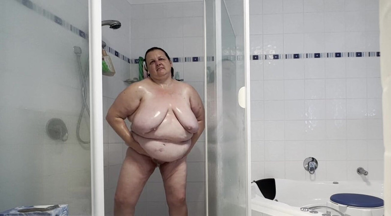 WeAreFukBunnies: Děvka manželka ve sprše
