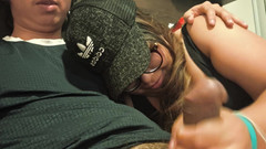 Moo DBOXXX: Eu și mama singură în pat împreună, ea vrea să coboare și să-mi scoată...