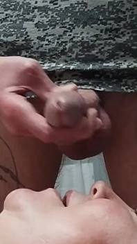 Tchýně dostane plnou pusu spermatu po mém houkání ptáka