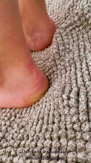 FootFetishFashion: Ступни моей сводной сестры, я обожаю это