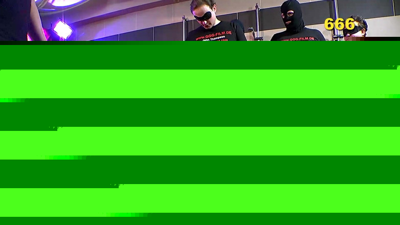 German Hardcore Gangbang GGG: 性感的小便交换大学女郎在钢棒ggg john thompson