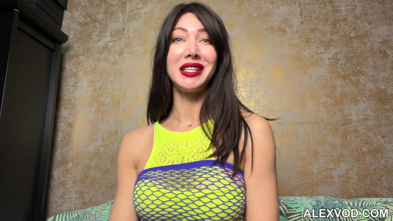 Hotkinkyjo - ALEXVOD (pay per video): Hotkinkyjo fisting su culo y follarlo con un enorme puño...