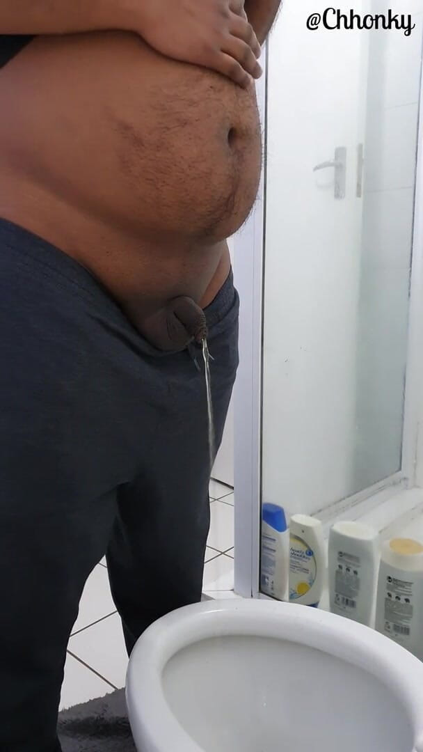 Denim Tiger: Cewek gemuk kencing pagi-pagi