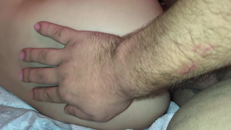 Blondasexy00: Meu meio-irmão me fode forte com seu pau enorme por...