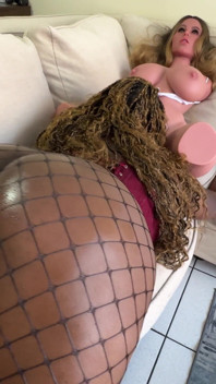 Sigilosa Hermanastra De Ébano Tomó Mi Muñeca Sexual Zelex Para Un Trío Caliente
