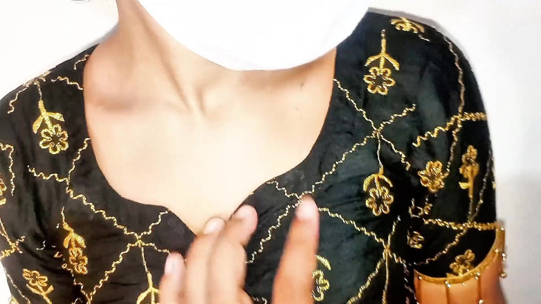 Riya_Moni077: Moje přítelkyně mě šuká na posteli