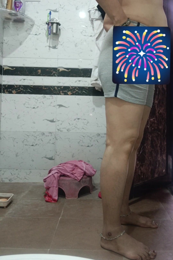 Priyahot77: Priya bhabi banyoda tam açık vücut ateşli egzersizi