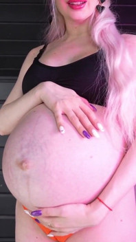 Pregnant in Cameltoe
