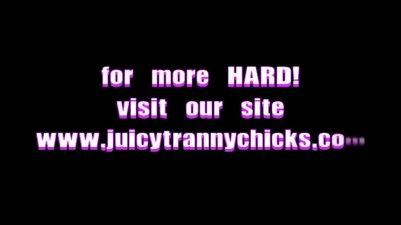 Transcumzcom: 야외에서 따먹히는 핫한 성전환자