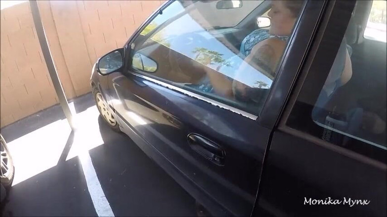 BBW Pleasures: Ssbbw tersandung berjalan ke mobil
