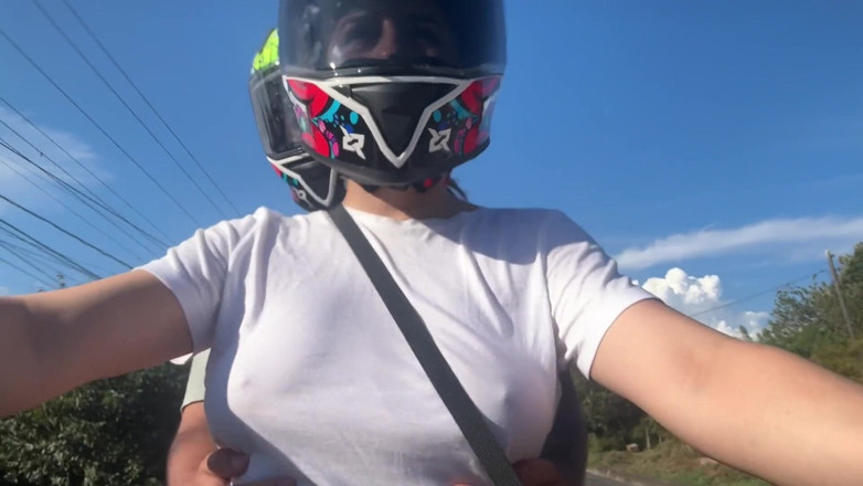 Sweetfantasy131: Wziąłem klienta Didi bez stanika, a on zauważył moje duże...