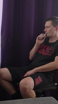 Nadržený Chlap Masturbuje Při Sledování Porna - Rychlý Orgasmus S Výstřikem